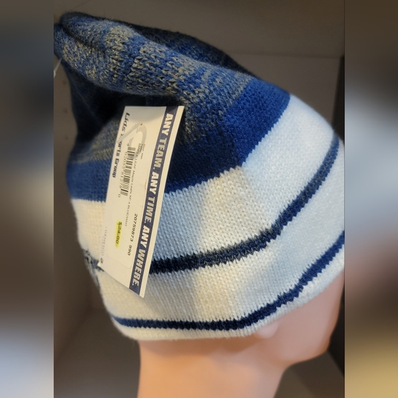 BNWT Toronto Maple Leafs Reebok Touque - Picture 3 of 5